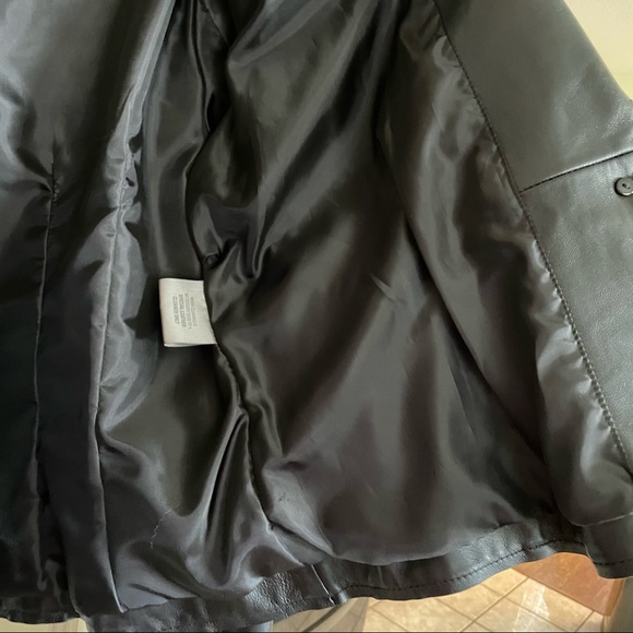 XL women’s black leather jacket with beautiful, detailed trim - Picture 7 of 16